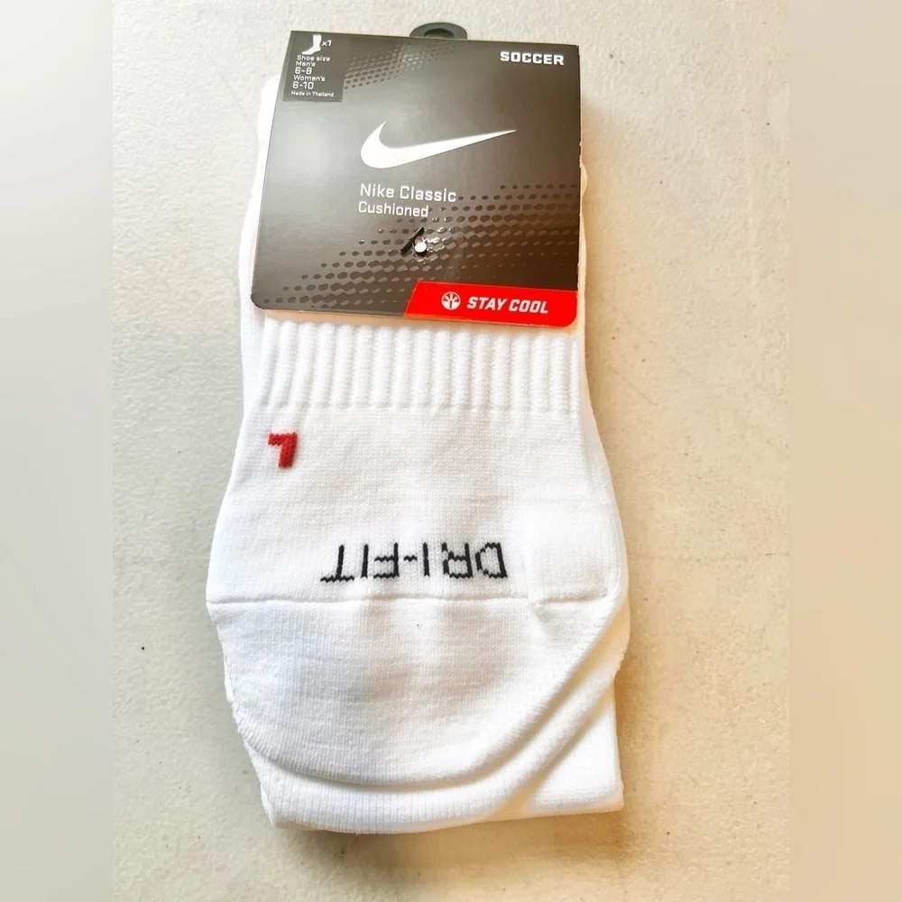 NWT Nike Dri-Fit Classic Cushioned White High Soccer Socks Unisex Size Athletic
